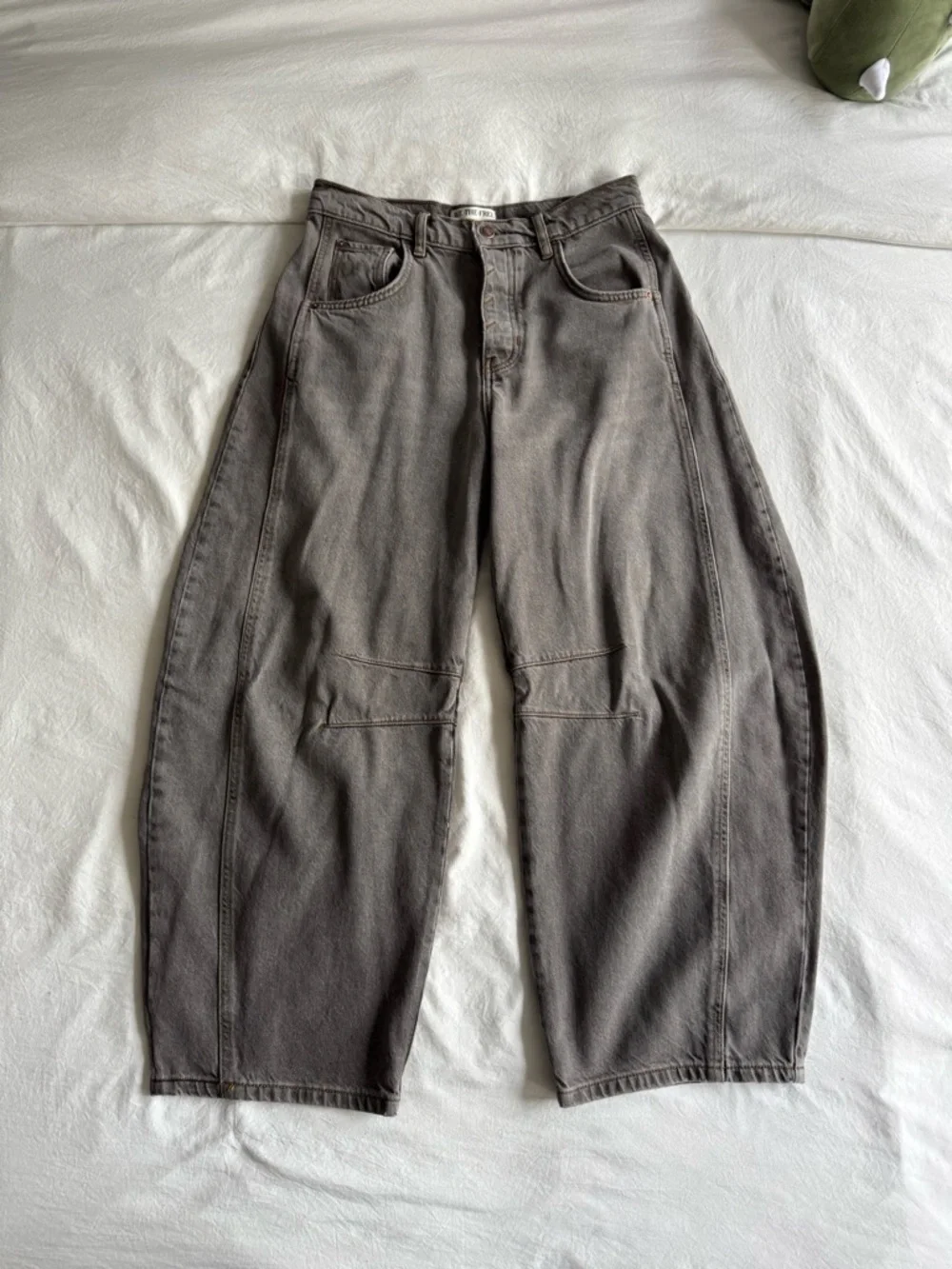 Free People Barrel Jeans - Picture 1 of 3